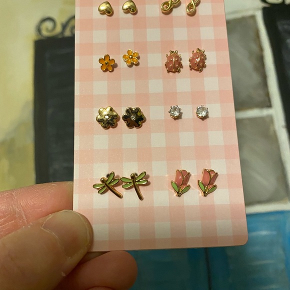 🌷 ♥️ Beautiful stud set by I am… - Picture 2 of 4